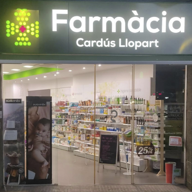 farmacia cardus llopart sant sadurni d anoia imagen exterior de noche farmacia cardus llopart sant sadurni d anoia imagen exterior de noche